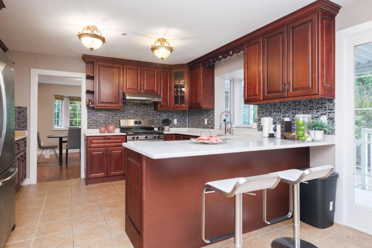 Spacious 4Br W Ensuites Mins To Downtown Yvr Ubc فانكوفر المظهر الخارجي الصورة