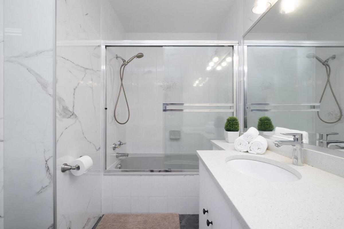 Spacious 4Br W Ensuites Mins To Downtown Yvr Ubc فانكوفر المظهر الخارجي الصورة