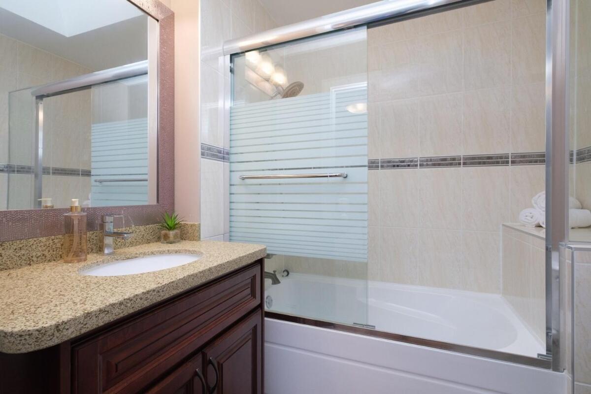 Spacious 4Br W Ensuites Mins To Downtown Yvr Ubc فانكوفر المظهر الخارجي الصورة