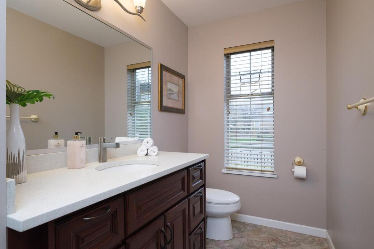 Spacious 4Br W Ensuites Mins To Downtown Yvr Ubc فانكوفر المظهر الخارجي الصورة