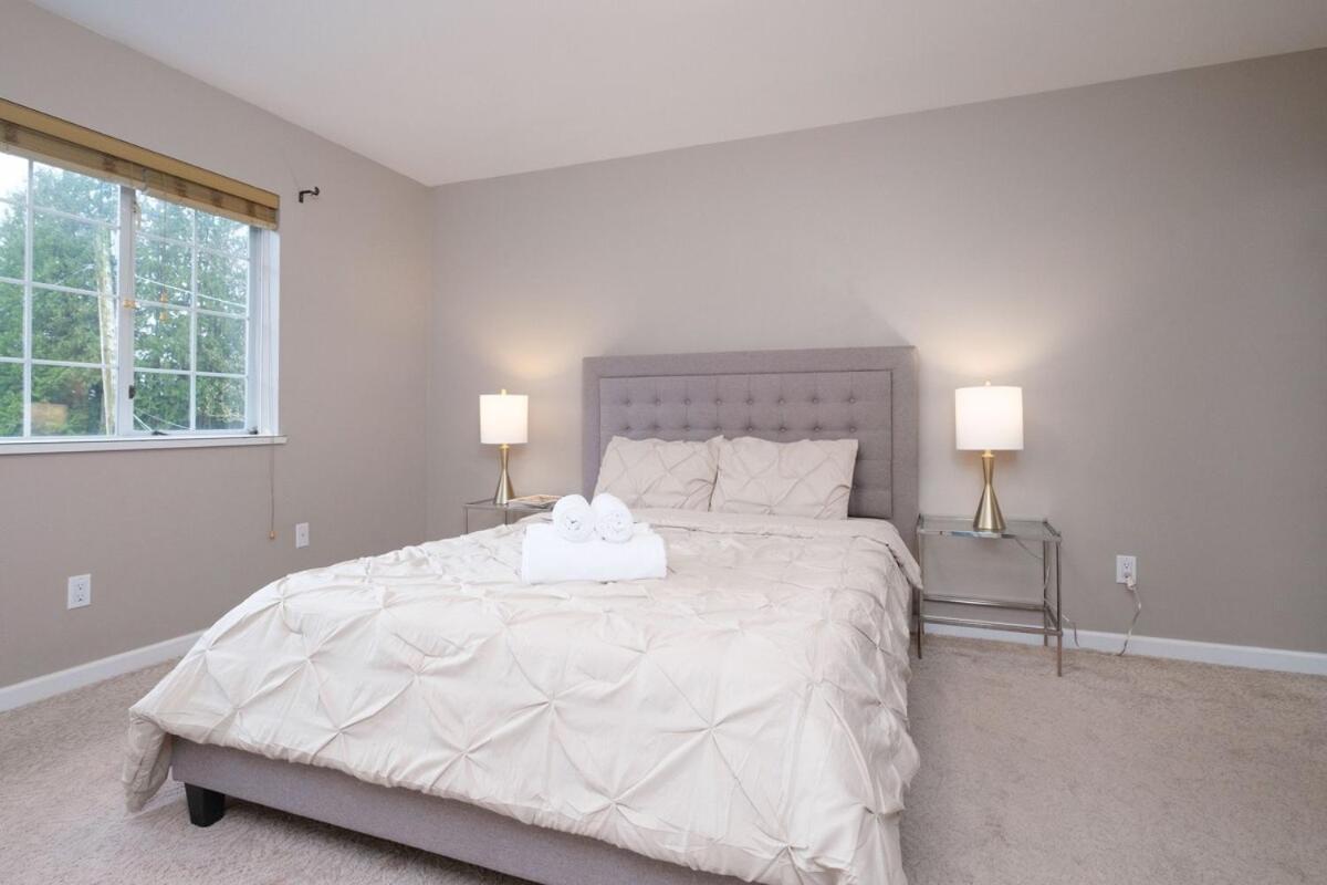 Spacious 4Br W Ensuites Mins To Downtown Yvr Ubc فانكوفر المظهر الخارجي الصورة