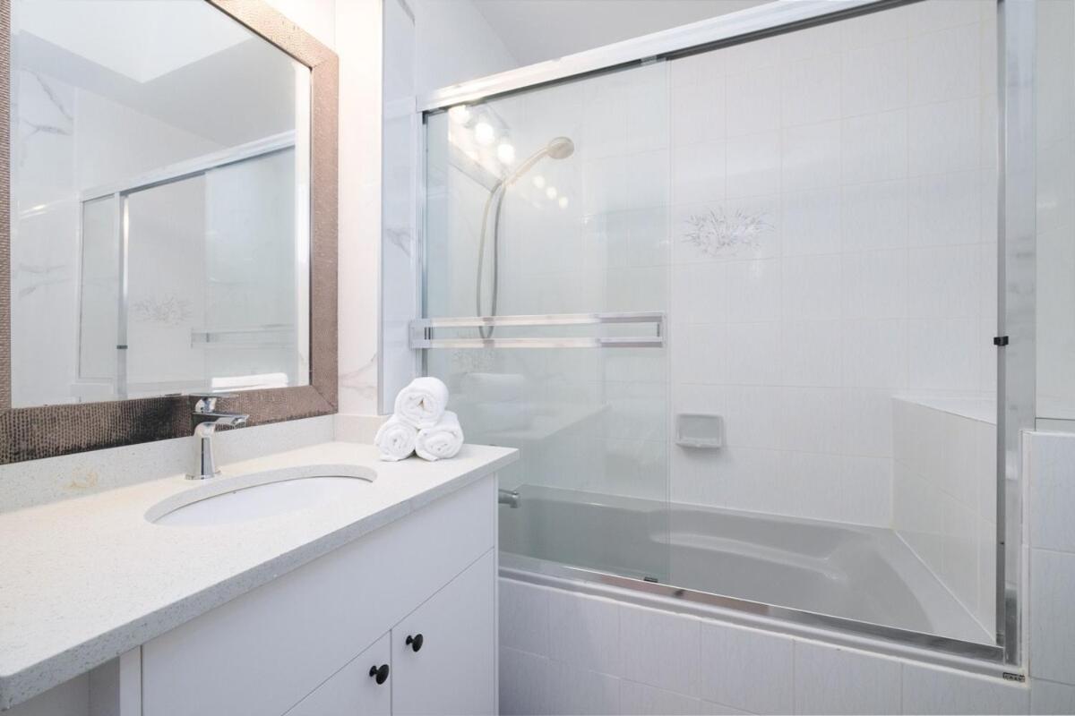 Spacious 4Br W Ensuites Mins To Downtown Yvr Ubc فانكوفر المظهر الخارجي الصورة
