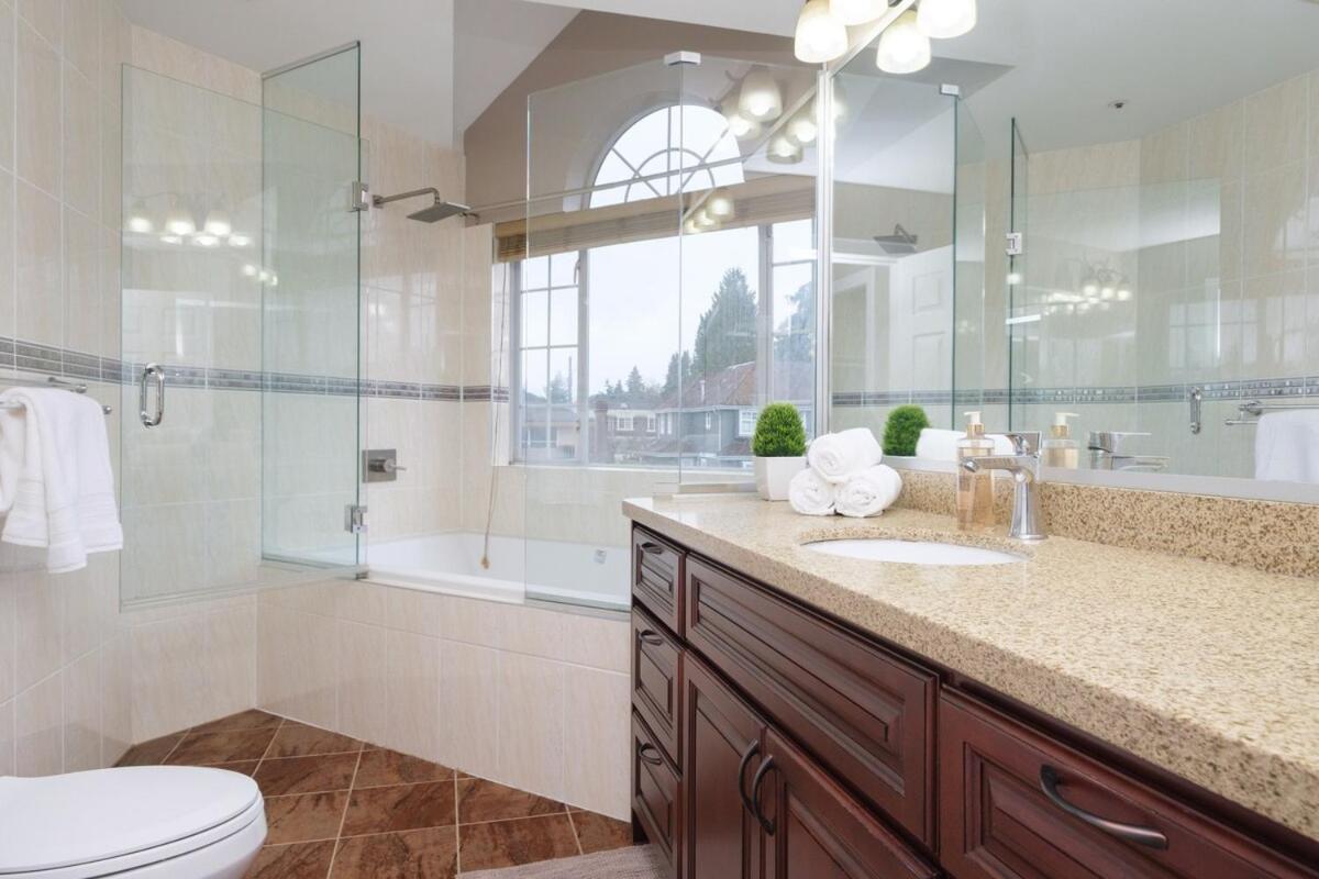 Spacious 4Br W Ensuites Mins To Downtown Yvr Ubc فانكوفر المظهر الخارجي الصورة