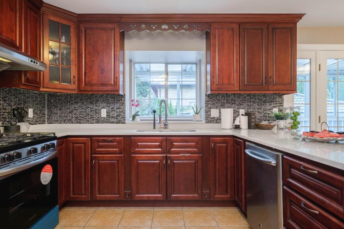 Spacious 4Br W Ensuites Mins To Downtown Yvr Ubc فانكوفر المظهر الخارجي الصورة